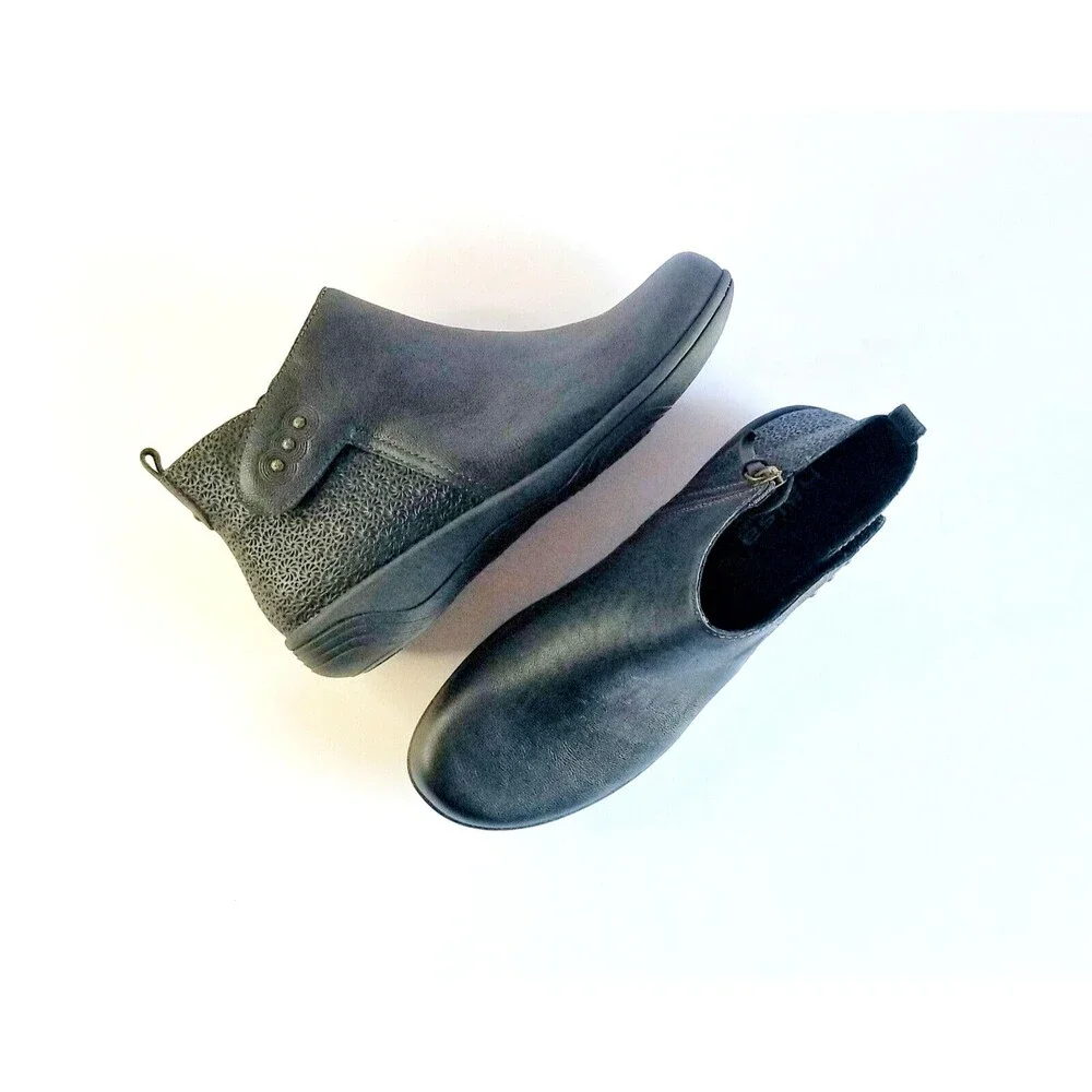 HALSA Women's Althea Booties Black Leather Sz 9.5 Ankle Boots Comfort